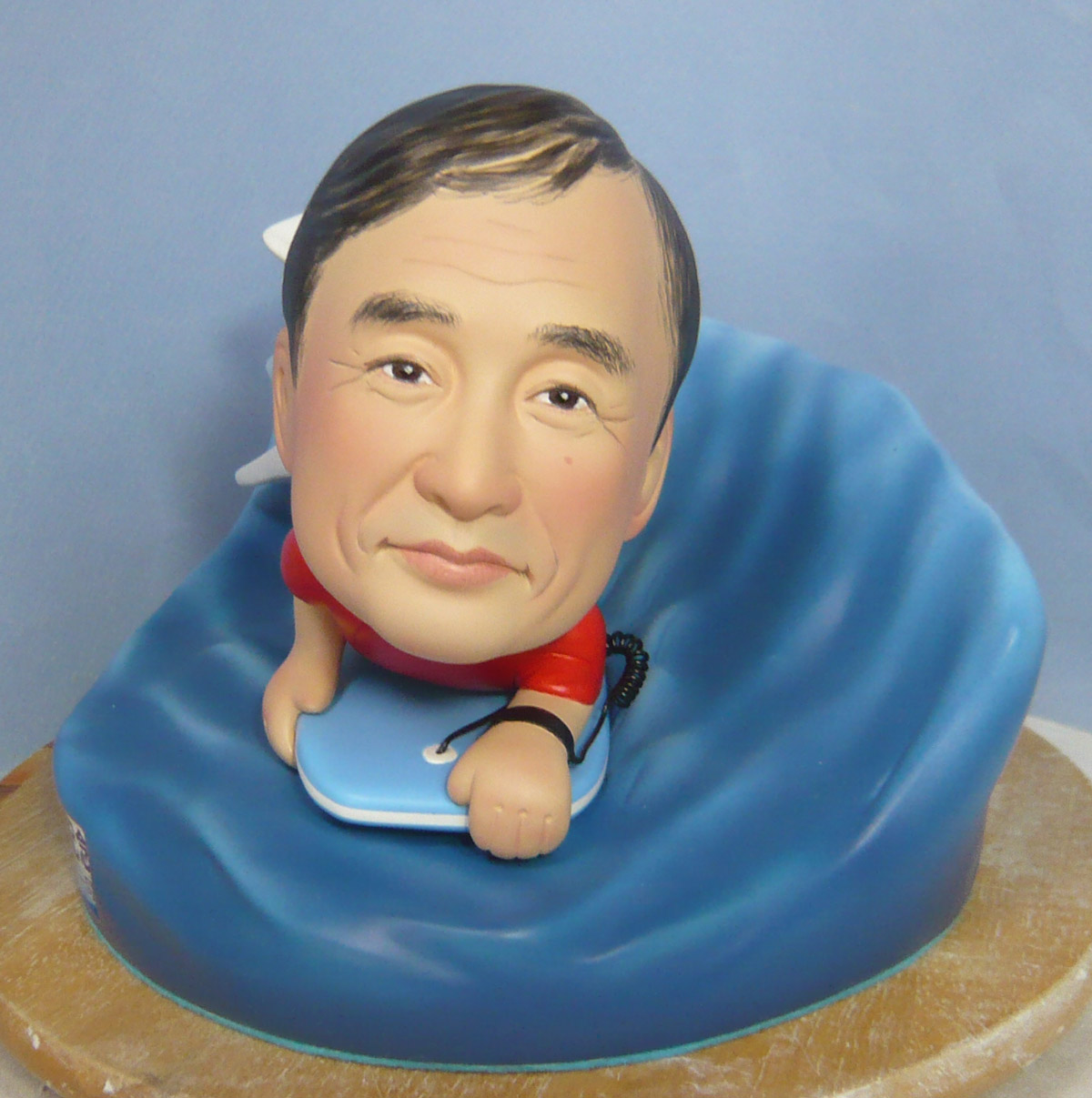 趣味のボディーボードをする還暦・退官男性の人形-そっくり人形参考作品例-65-1