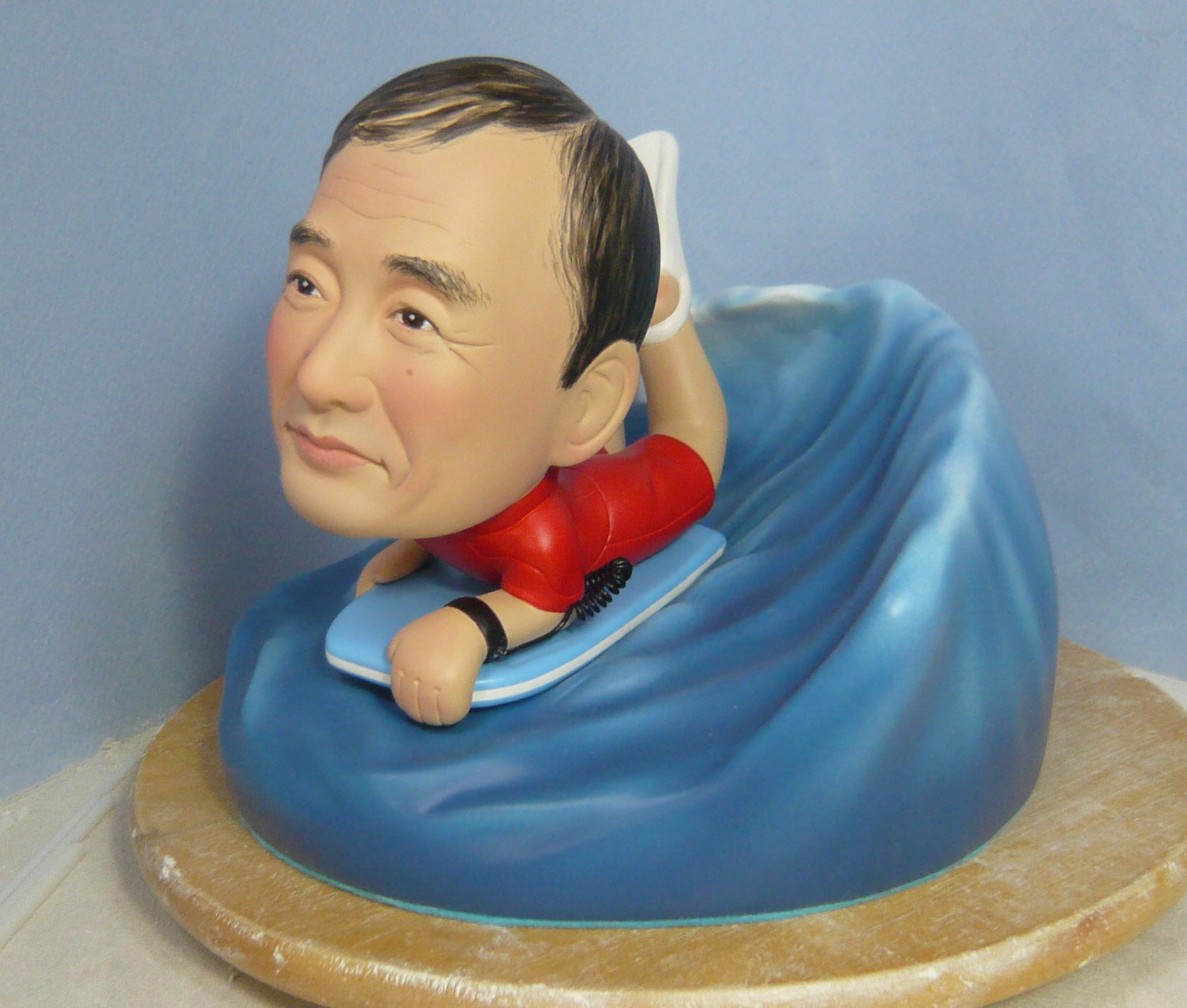 趣味のボディーボードをする還暦・退官男性の人形-そっくり人形参考作品例-65-2